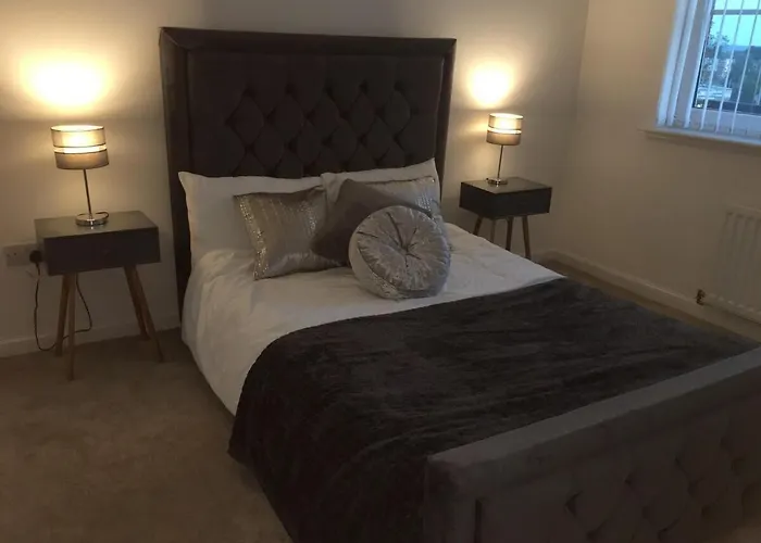 2 Bedroom Luxury Flat In Quiet Village Of Bishopton