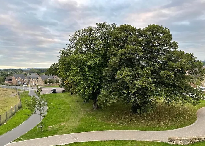 2 Bedroom Luxury Flat In Quiet Village Of Bishopton