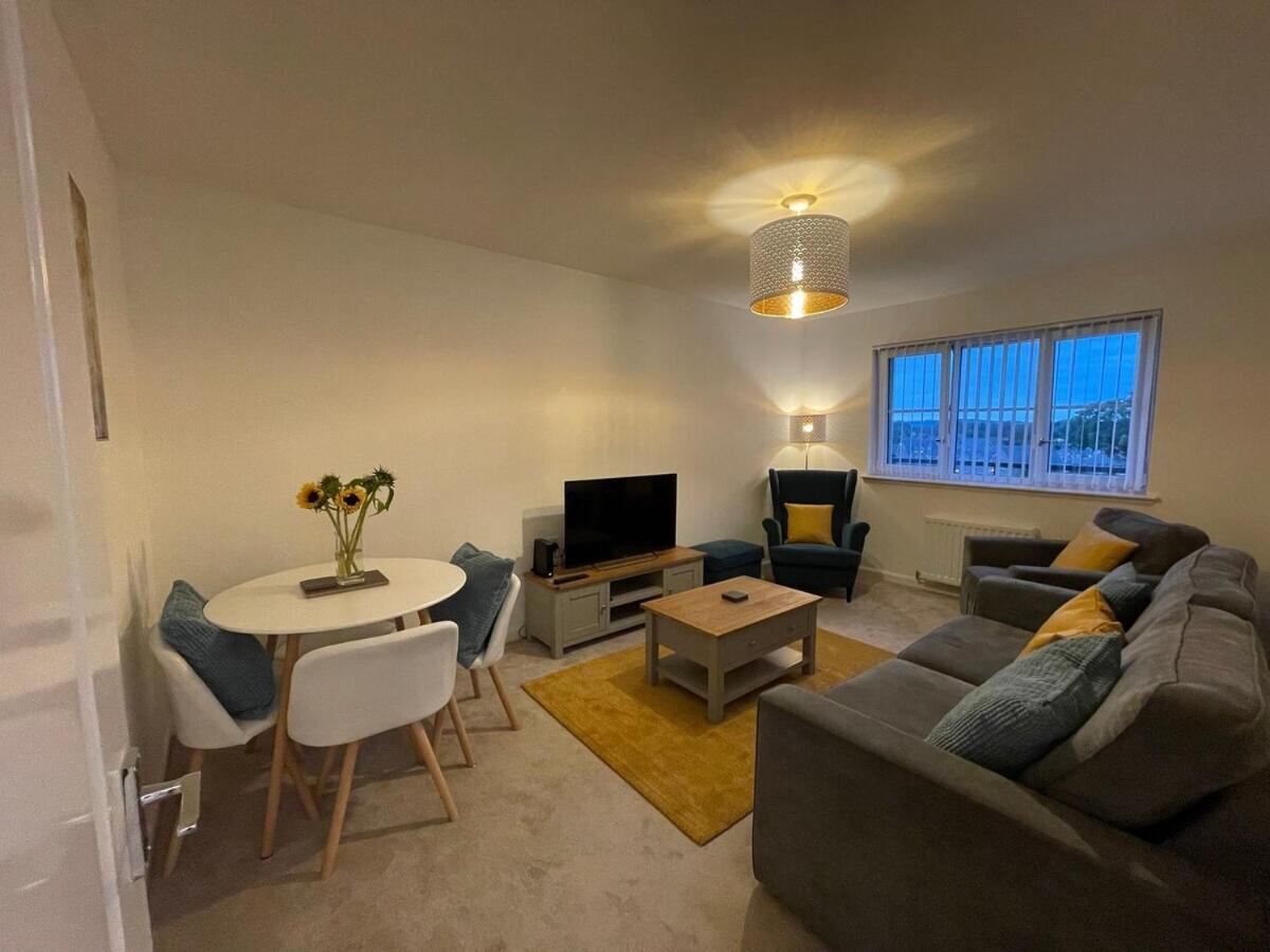 Apartment 2 Bedroom Luxury Flat In Quiet Village Of Bishopton
