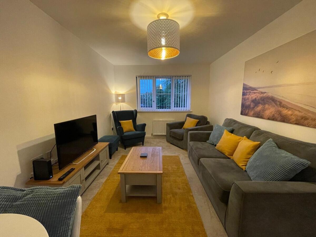 2 Bedroom Luxury Flat In Quiet Village Of Bishopton