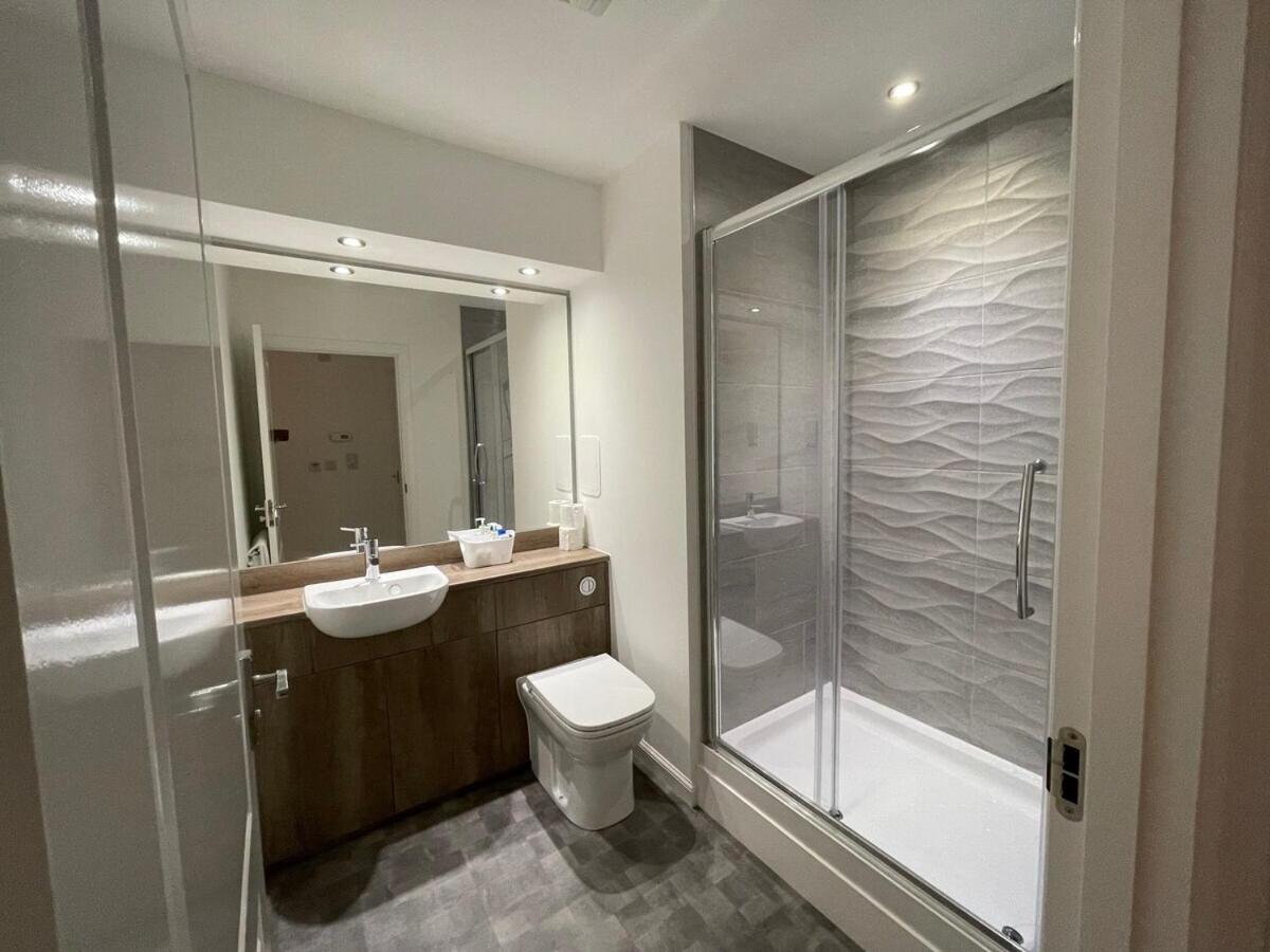 2 Bedroom Luxury Flat In Quiet Village Of Bishopton