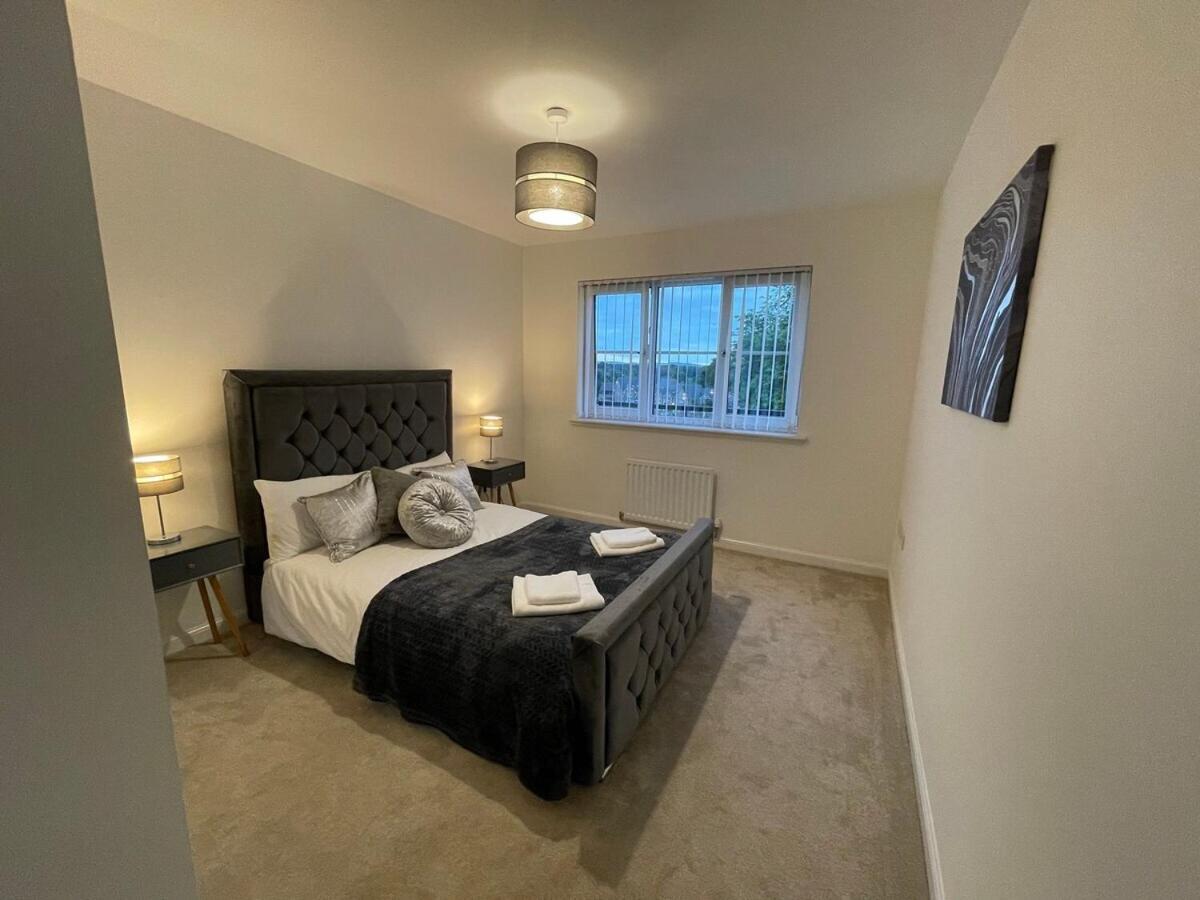 2 Bedroom Luxury Flat In Quiet Village Of Bishopton Apartment *